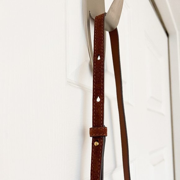 ✨ NWT ✨ - Banana Republic - Suede Bag with adjustable strap - Picture 5 of 15